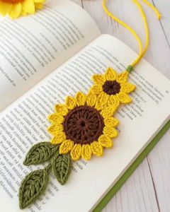 CROCHET TOYSS AND BOOK CHARMS ✨