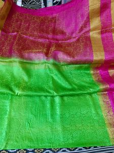 Parrot Green &amp; Magenta Pink Saree &amp; Blouse piece