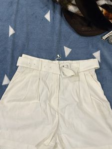 Women Shorts In Excellent Condition
