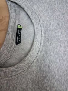 round neck pullover sweatshirt