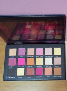 URBANMAC ROSE GOLD EYESHADOW PALETTE