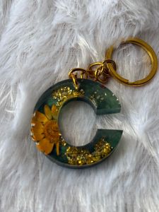 Bloom &amp; Shine – Floral Resin Alphabet Keychain 🌼✨