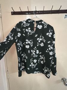 Floral Print Keyhole Blouse