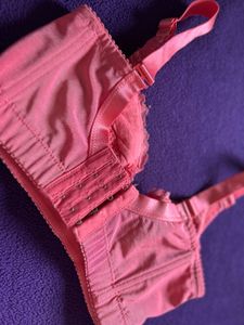Pretty in Pink Lace Bra🩷