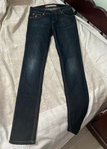 Levi&#39;s 585 Mid Rise Skinny Jeans