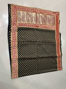 Elegant Banarasi Saree With Blouse