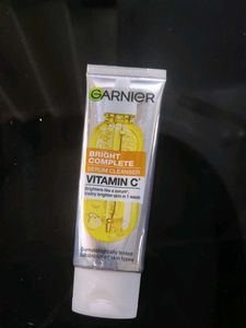 Garnier Bright Complete Vitamin C Serum Cleanser