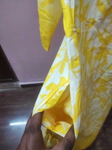New Unused Xxl Avaasa Yellow Floral Kurta/Dress