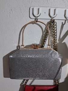 Silver Clutchel💿