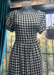 Chic Gingham Midi Dress