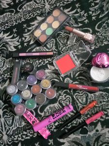 Makeup Bundle! 26 Item😱