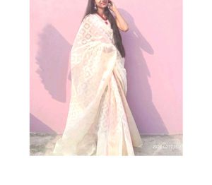 Elegant White &amp; Gold Saree