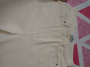 white jeans 💫