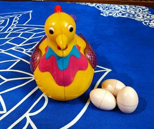 Chicken Toy with Eggs
