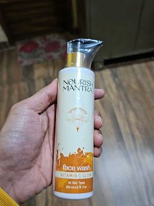 Nourish Mantra Vitamin C Glow Facewash