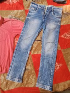 tshirt 👕 with jeans 👖