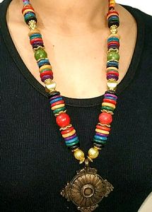 Fashionable neck Piece