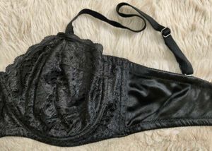 🖤 Black Lace Strapless Bra by FINE LINES 🖤