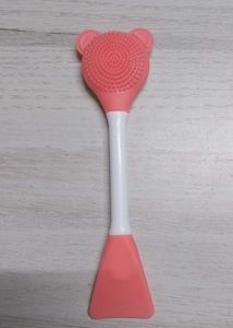 SILICONE FACE MASK APPLICATOR