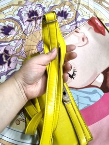 🔥 SUPER STYLISH HANDBAG WITH SLING ATTACHED