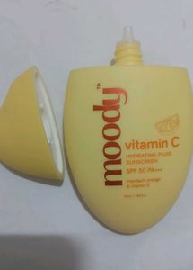 Moody Vitamin C Hydrating Fluid Sunscreen