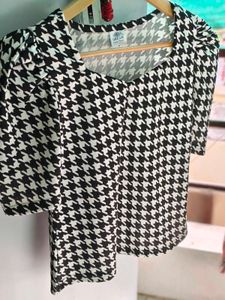 Houndstooth Puff Sleeve Top