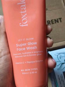 Foxtale Super Glow Face Wash
