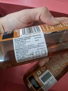 Buy1get6free💥  Neutrogena Bodywash &amp; 6 Nail paint