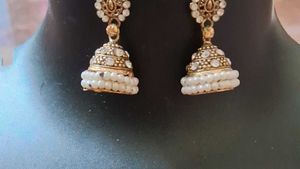 new pack of 2 Earrings