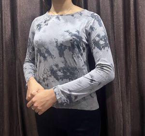 A Grey White Casual Full Sleeve Top.