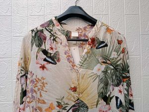 New With Tag H&amp;M Floral Print V-Neck Top