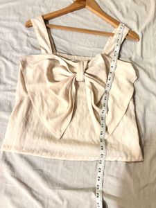 Beautiful Top With Bow Details