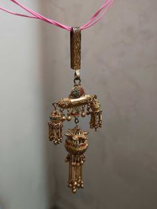 Golden Saree Clip (Saree Jhumka)