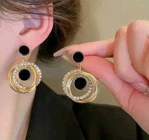 Elegant Gold & Black Circle Earrings