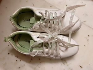 Casual white Shoes