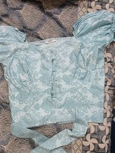 Puffed Sleep Tie Up Crop Top