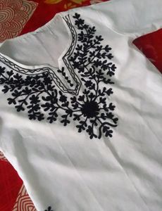 🤍Three-Quarter Sleeves Embroidered Short Kurti🖤