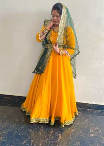 Wear On This Karwachauth At Home For Pics.. New..only Cash