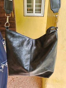 Chic Black Handbag