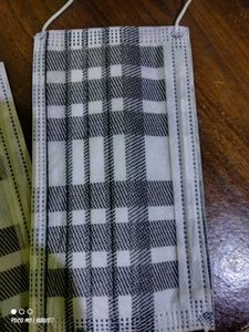 Black &amp; White masks ( Bundle Of 20)