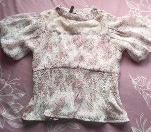 Floral Print Blouse with puff sleeves