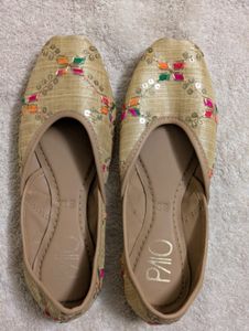 Beige Punjabi Juttis Size 36