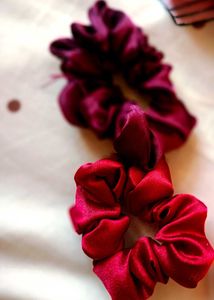 Satin Scrunchie Bundle And Apricot Scrub