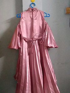 Girls&#39; Party Dress With Cold Shoulder Sleeves.