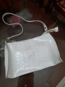 White Sling Bag 🤍