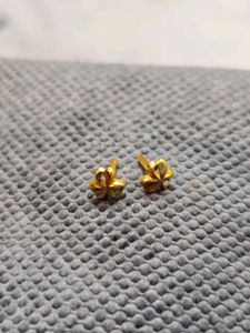 Gold Nose Pin And Earrings Two Pairs