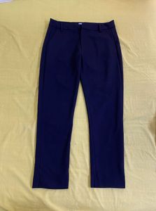 Bershka Black Mid rise Capri( Waist 30)
