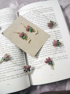 Lotus Pendant Kundan Invisible Chain Necklace