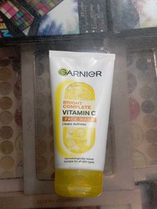 Garnier Bright Complete Vitamin C Face Wash