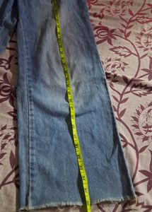 Wide–leg Jeans